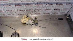 Gebrauchte Türschlossmechanik 4-türig links vorne Honda Civic (EP/EU) 1.6 16V VTEC Preis auf Anfrage angeboten von Autodemontage M.J. Rutte B.V.