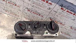 Używane Panel sterowania nagrzewnicy Seat Ibiza IV (6J5) 1.2 TDI Ecomotive Cena € 35,00 Procedura marży oferowane przez Autodemontage M.J. Rutte B.V.