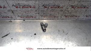 Used Injector (petrol injection) Volkswagen Polo III (6N1) 1.6i 75 Price on request offered by Autodemontage M.J. Rutte B.V.