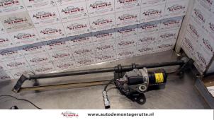 Used Wiper motor + mechanism Renault Master III (FD/HD) 1.9 dCi Price on request offered by Autodemontage M.J. Rutte B.V.