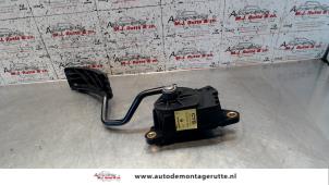 Used Accelerator pedal Renault Clio III (BR/CR) 1.4 16V Price on request offered by Autodemontage M.J. Rutte B.V.