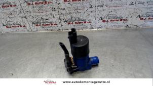 Used Windscreen washer pump Renault Clio III (BR/CR) 1.4 16V Price on request offered by Autodemontage M.J. Rutte B.V.