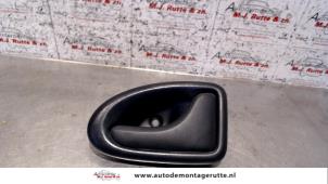 Used Door handle 2-door, right Opel Movano (4A1; 4A2; 4B2; 4B3; 4C2; 4C3) 2.5 CDTI 16V DPF Price on request offered by Autodemontage M.J. Rutte B.V.