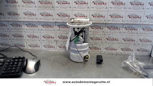 Used Electric fuel pump Renault Modus/Grand Modus (JP) 1.4 16V Price on request offered by Autodemontage M.J. Rutte B.V.