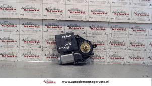 Used Door window motor Volkswagen Golf V (1K1) 1.9 TDI Price on request offered by Autodemontage M.J. Rutte B.V.