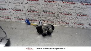 Used Tailgate lock mechanism Toyota Yaris II (P9) 1.0 12V VVT-i Price on request offered by Autodemontage M.J. Rutte B.V.