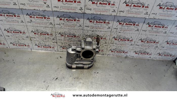 Boîtier accélérateur d'un Opel Corsa C (F08/68) 1.2 16V 2002