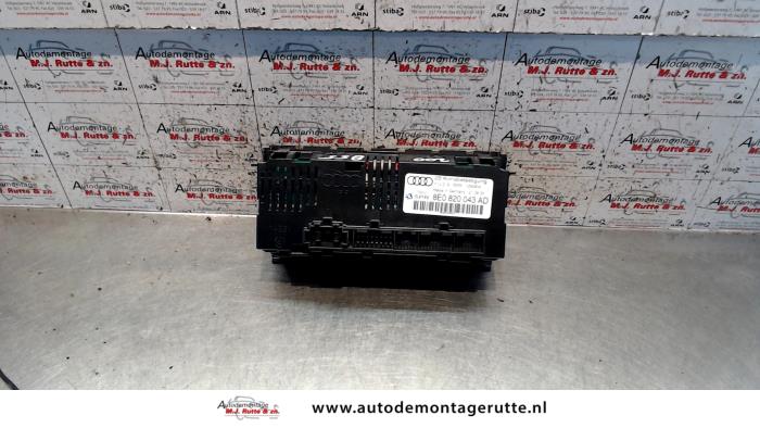 Heater control panel from a Audi A4 Avant Quattro (B6) 2.5 TDI V6 24V 2003