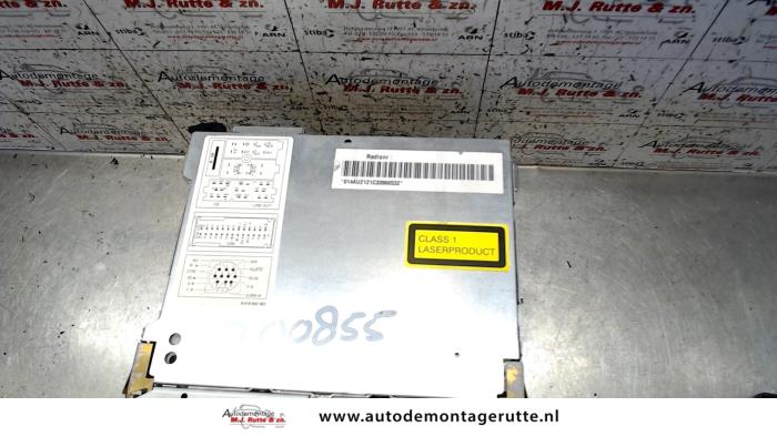 Radio from a Audi A4 Avant Quattro (B6) 2.5 TDI V6 24V 2003