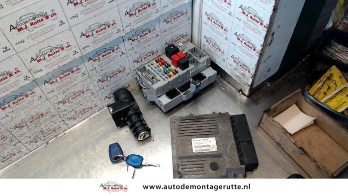 Used Ignition lock + computer Fiat Doblo (223A/119) 1.3 JTD 16V Multijet DPF Price on request offered by Autodemontage M.J. Rutte B.V.