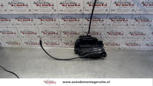 Used Door lock mechanism 2-door, right Renault Clio III (BR/CR) 1.4 16V Price on request offered by Autodemontage M.J. Rutte B.V.