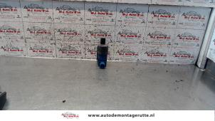 Used Windscreen washer pump Renault Clio III (BR/CR) 1.4 16V Price on request offered by Autodemontage M.J. Rutte B.V.