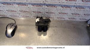 Usados Mecanismo de cierre del portón trasero Audi A4 Avant Quattro (B7) 3.2 FSI V6 24V Precio de solicitud ofrecido por Autodemontage M.J. Rutte B.V.