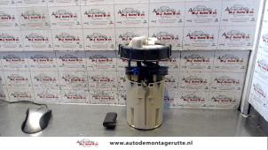 Używane Elektryczna pompa paliwa Nissan Almera Tino (V10M) 1.8 16V Cena na żądanie oferowane przez Autodemontage M.J. Rutte B.V.