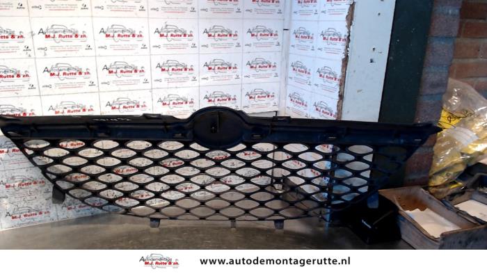 Grille from a Daihatsu Sirion/Storia (M1) 1.0 12V DVVT 2004