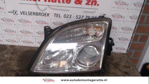 Used Headlight, left Opel Signum (F48) 2.2 DGI 16V Price on request offered by Autodemontage M.J. Rutte B.V.