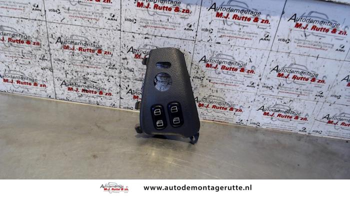 Usados Interruptor combinado de ventanillas Mercedes Sprinter 3t (903) 311 CDI 16V Precio de solicitud ofrecido por Autodemontage M.J. Rutte B.V.