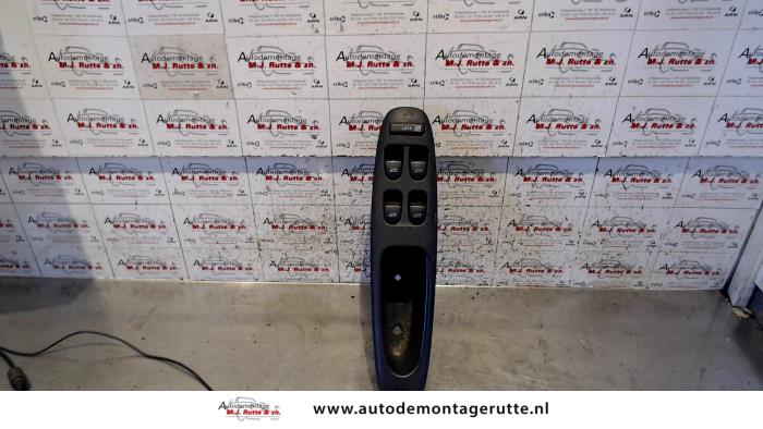 Multi-functional window switch from a Alfa Romeo 156 (932) 1.8 Twin Spark 16V 2004