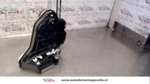 Usagé Serrure arrière droite Peugeot 108 1.0 12V Prix sur demande proposé par Autodemontage M.J. Rutte B.V.