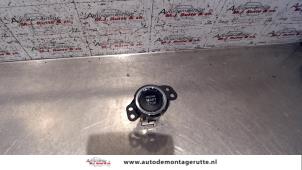 Używane Przelacznik Start/Stop Peugeot 108 1.0 12V Cena na żądanie oferowane przez Autodemontage M.J. Rutte B.V.