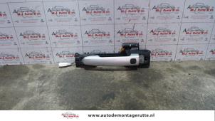 Used Door handle 4-door, front left Toyota Prius (NHW20) 1.5 16V Price on request offered by Autodemontage M.J. Rutte B.V.