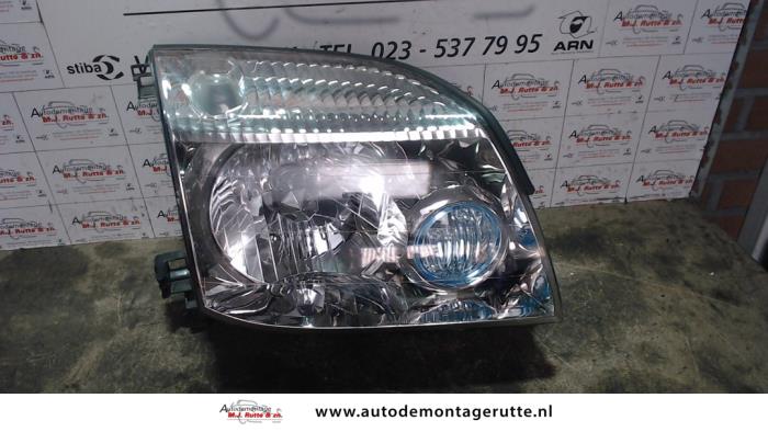 Gebrauchte Scheinwerfer rechts Nissan X-Trail (T30) 2.2 dCi 16V 4x2 Preis auf Anfrage angeboten von Autodemontage M.J. Rutte B.V.