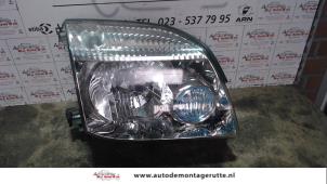 Used Headlight, right Nissan X-Trail (T30) 2.2 dCi 16V 4x2 Price on request offered by Autodemontage M.J. Rutte B.V.