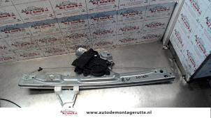 Used Window mechanism 4-door, front right Peugeot 308 SW (4E/H) 1.6 VTI 16V Price on request offered by Autodemontage M.J. Rutte B.V.