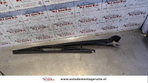 Used Rear wiper arm Fiat Idea (350AX) 1.4 16V Price on request offered by Autodemontage M.J. Rutte B.V.