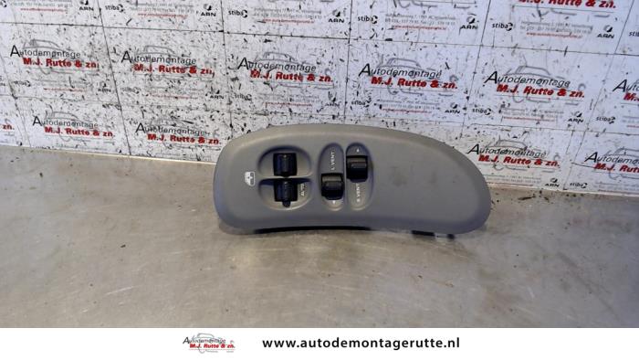 Usados Interruptor combinado de ventanillas Dodge Ram Van 2.5 CRD 16V Precio de solicitud ofrecido por Autodemontage M.J. Rutte B.V.