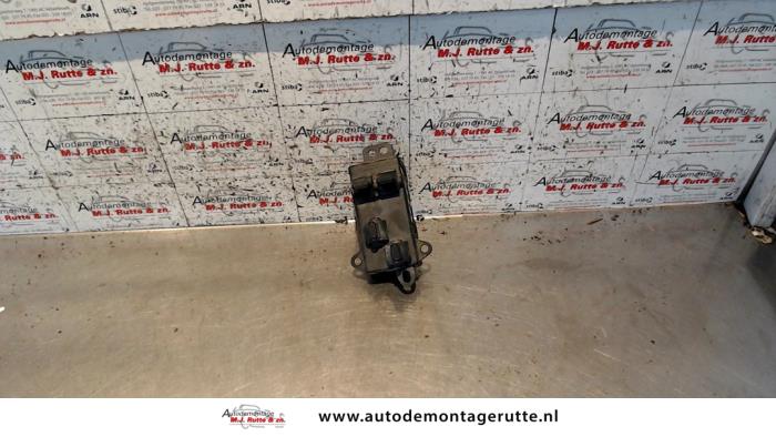 Usados Interruptor combinado de ventanillas Dodge Ram Van 2.8 CRD 16V Autom. Precio de solicitud ofrecido por Autodemontage M.J. Rutte B.V.