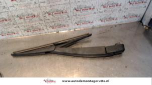 Usagé Bras essuie-glace arrière Renault Twingo II (CN) 1.2 16V Prix sur demande proposé par Autodemontage M.J. Rutte B.V.