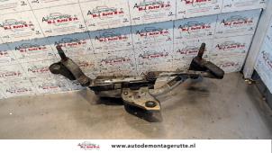 Used Wiper motor + mechanism Renault Twingo II (CN) 1.2 16V Price on request offered by Autodemontage M.J. Rutte B.V.