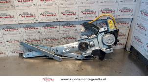 Used Window mechanism 4-door, front left Hyundai Matrix 1.6 16V Price on request offered by Autodemontage M.J. Rutte B.V.