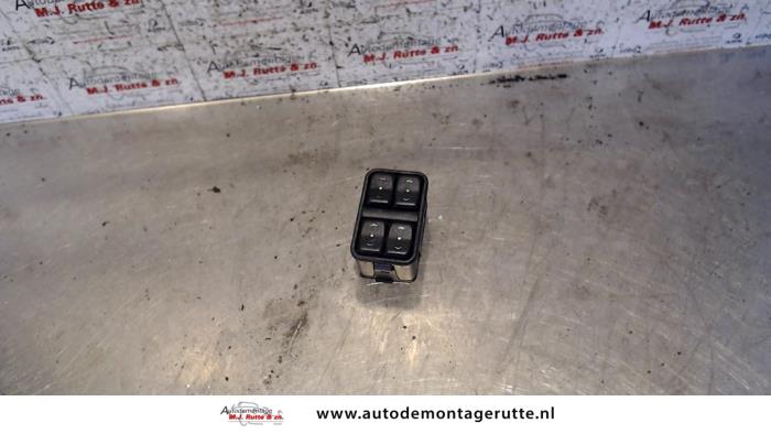 Używane Przelacznik combi okienny Opel Astra G (F67) 1.6 16V Cena na żądanie oferowane przez Autodemontage M.J. Rutte B.V.