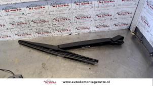 Used Rear wiper arm Opel Signum (F48) 1.9 CDTI 120 Price on request offered by Autodemontage M.J. Rutte B.V.