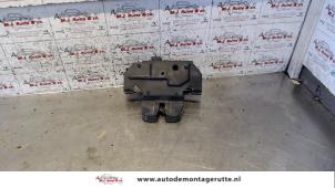 Used Tailgate lock mechanism Opel Signum (F48) 1.9 CDTI 120 Price on request offered by Autodemontage M.J. Rutte B.V.