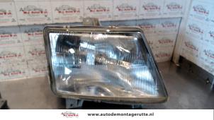 Used Headlight, right Mercedes Vito (638.1/2) 2.2 CDI 108 16V Price on request offered by Autodemontage M.J. Rutte B.V.