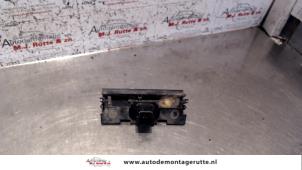 Used Tailgate switch Peugeot 308 SW (4E/H) 1.6 VTI 16V Price on request offered by Autodemontage M.J. Rutte B.V.