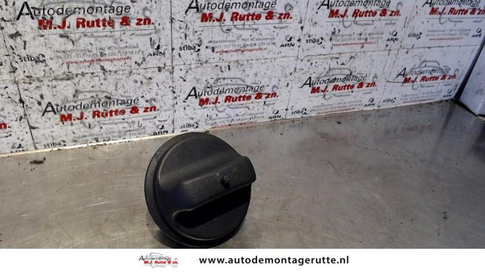 Begagnade Tanklock Nissan Primastar 2.0 dCi 90 Pris på förfrågan erbjuds av Autodemontage M.J. Rutte B.V.