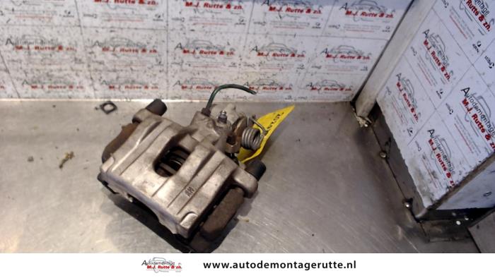 Gebrauchte Bremszange rechts vorne Renault Laguna II (BG) 1.8 16V Preis auf Anfrage angeboten von Autodemontage M.J. Rutte B.V.