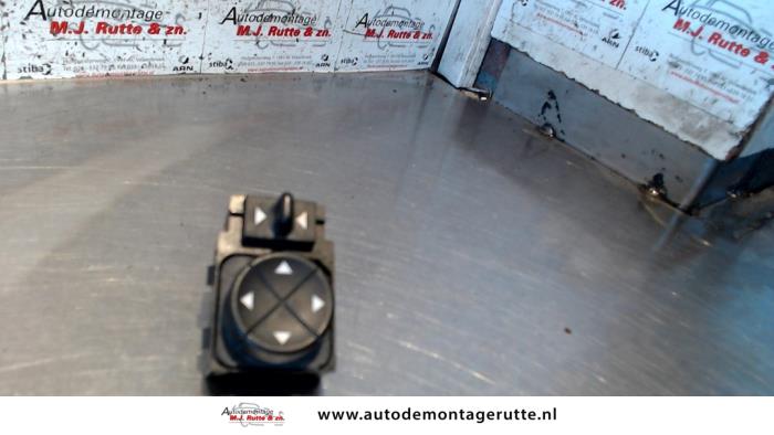 Używane Przelacznik lusterka Chevrolet Alero 2.4 16V SA,SB,SC Cena na żądanie oferowane przez Autodemontage M.J. Rutte B.V.