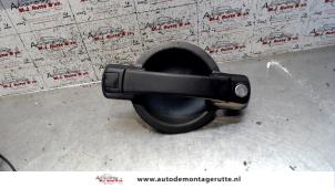 Used Sliding door handle, left Fiat Doblo (223A/119) 1.6 16V Price on request offered by Autodemontage M.J. Rutte B.V.