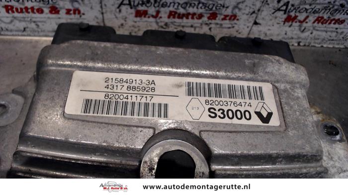 Zündschloss + Steuergerät van een Renault Modus/Grand Modus (JP) 1.4 16V 2005