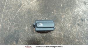 Used Rear window heating switch Renault Clio II (BB/CB) 1.6 16V Price on request offered by Autodemontage M.J. Rutte B.V.