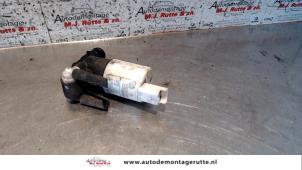 Used Windscreen washer pump Nissan Primastar 2.5 dCi 150 16V Price on request offered by Autodemontage M.J. Rutte B.V.