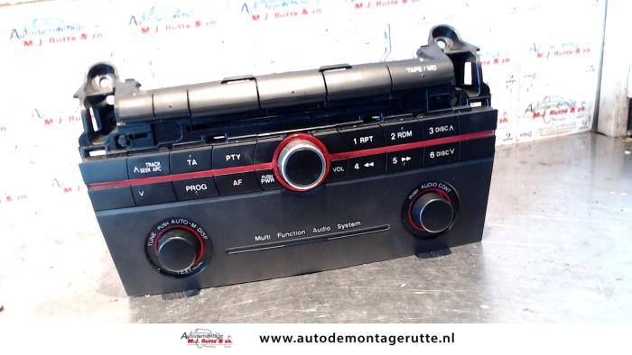 Radio de un Mazda 3 Sport (BK14) 1.6 CiTD 16V 2005