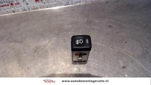 Usados Interruptor luz antiniebla MG ZR 1.4 16V 105 Precio de solicitud ofrecido por Autodemontage M.J. Rutte B.V.