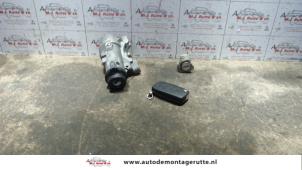 Used Ignition lock + key Audi A4 (B6) 2.0 FSI 16V Price on request offered by Autodemontage M.J. Rutte B.V.