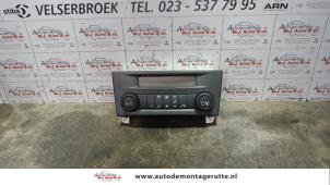 Usados Panel de control de calefacción Renault Laguna II (BG) 1.6 16V Precio de solicitud ofrecido por Autodemontage M.J. Rutte B.V.